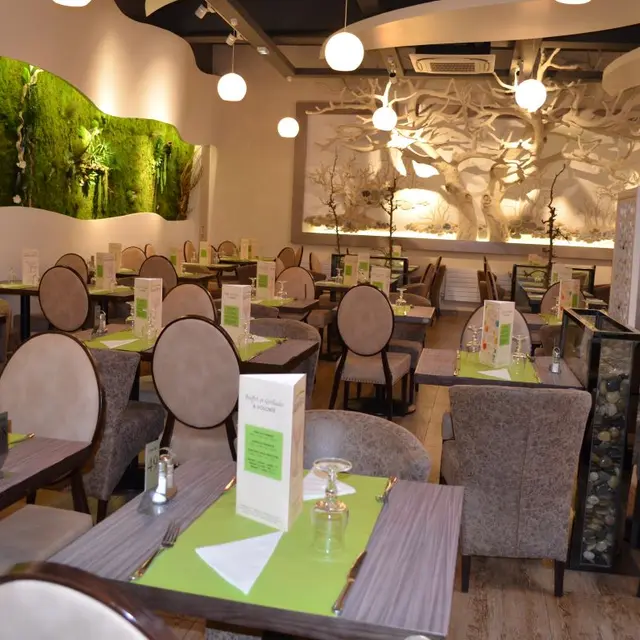 Garden Resto 1