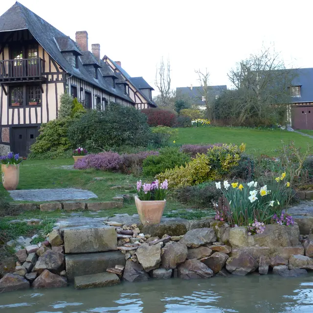 Gîte-L'Arc-en-ciel-St-Denis-le-Thiboult-extérieur