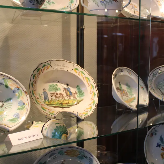 Visite de la collection de faiances à Forges-les-Eaux