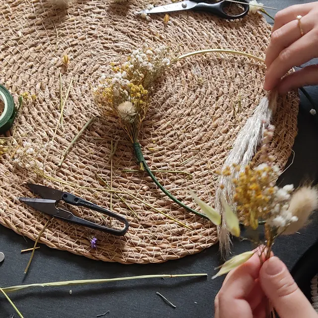 couronne de fleurs séchées