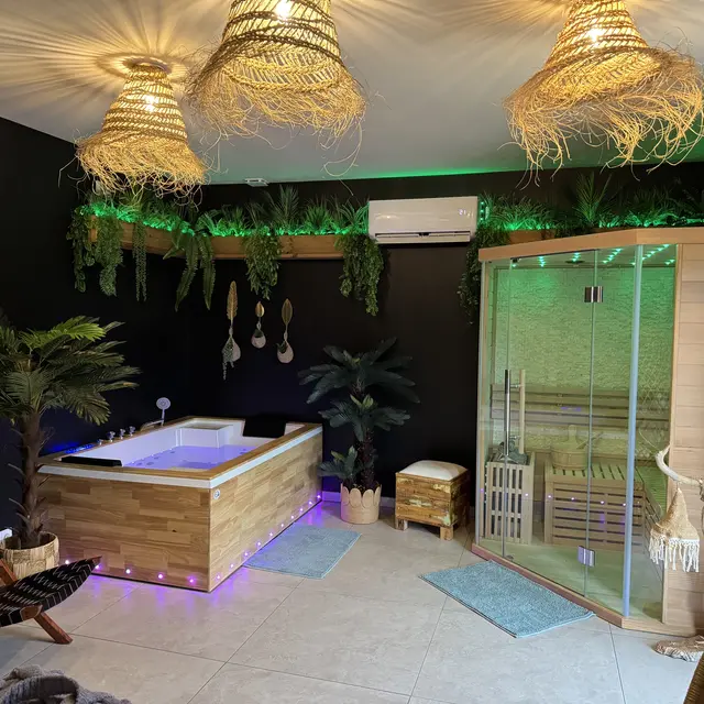 baignoire balnéothérapie et sauna traditionnelle