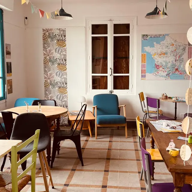 Intérieur salle à manger Pilotes villequer