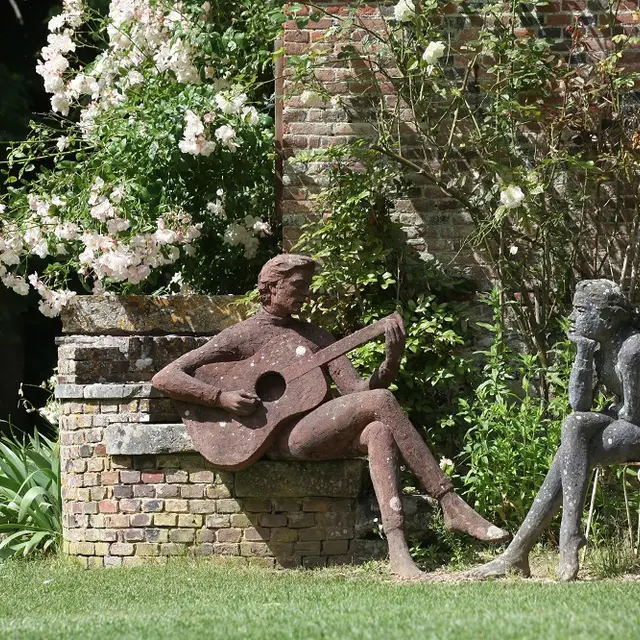 JardinSculpturesBoisGuilbert-Pavillon1625