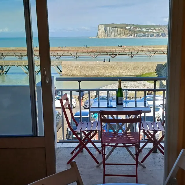 LE-TREPORT_Balcon-face-à-la-mer_Vue-falaise-Mers_Mme-Blanchet@2024