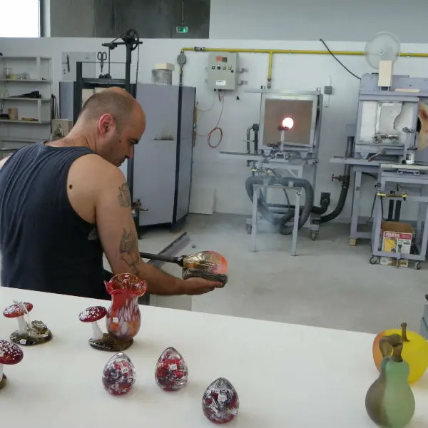 Le-Treport---souffleur-de-verre---atelier-du-verre-Vincent-Cocuel