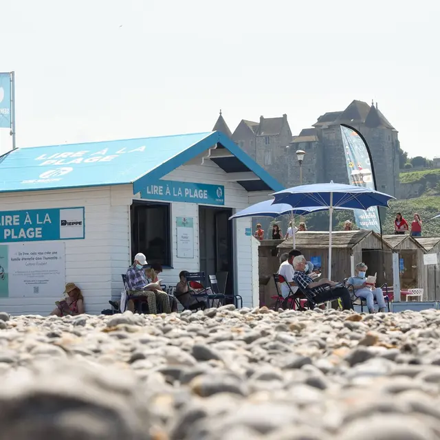 Lire à la Plage Dieppe