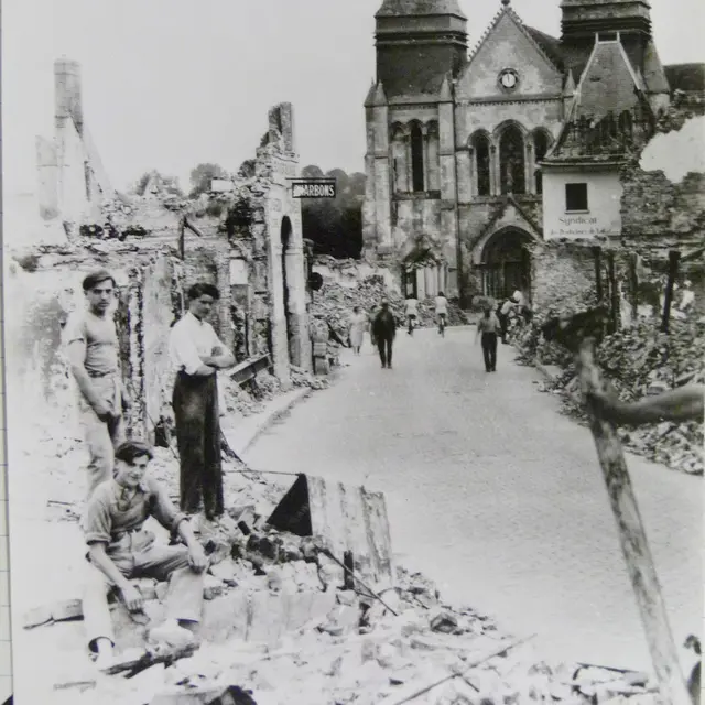 Rue de l'église détruite
