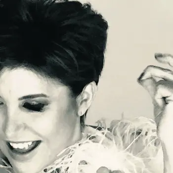 La folle repart en thèse de Liane Foly