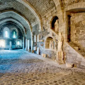 Salle basse - Abbaye de Graville