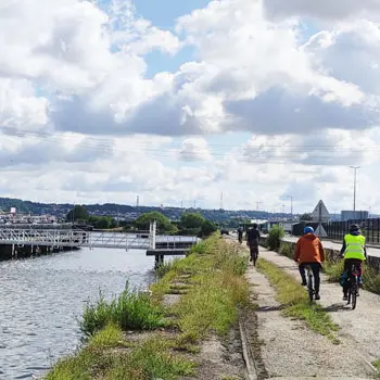 Regarder Le Havre : itinérance à vélo dans le port