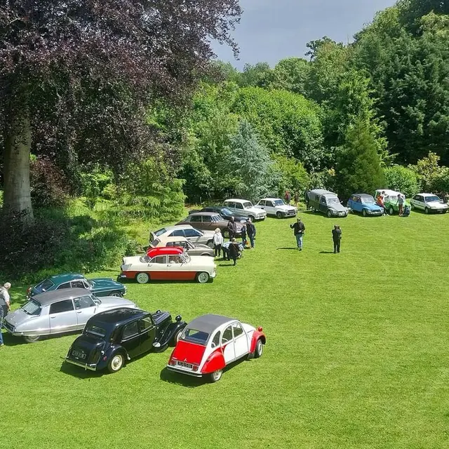 Salon auto retro château de Bracquetuit