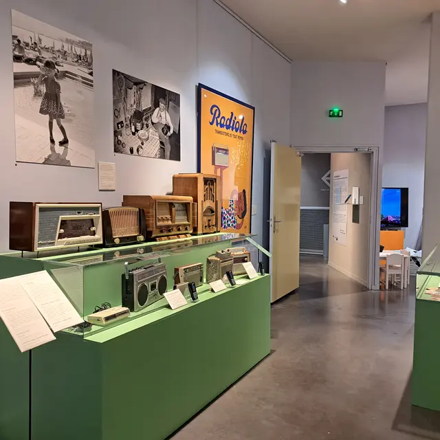 Visuel exposition Tous Branchés - Visite guidée Fake news