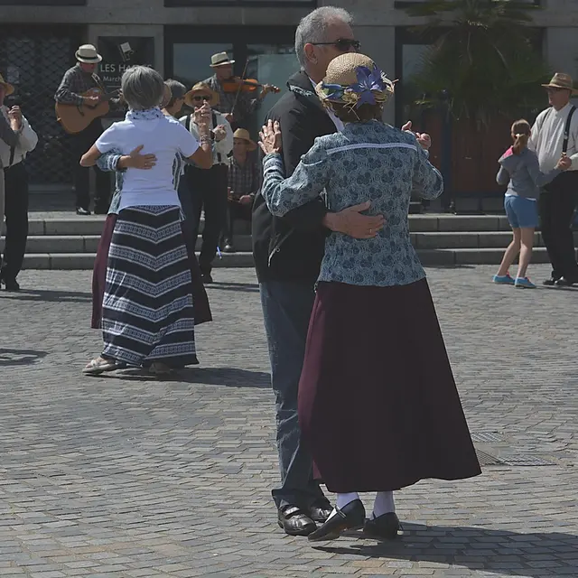 dance-1057707_1280