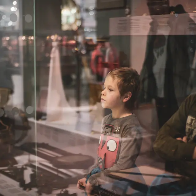 enfant-musee-atelier-rigolo-gabriela-unsplash
