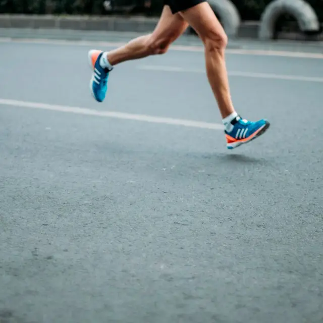 image-generique-course-a-pied-sporlab-XiZ7pRvCzro-unsplash