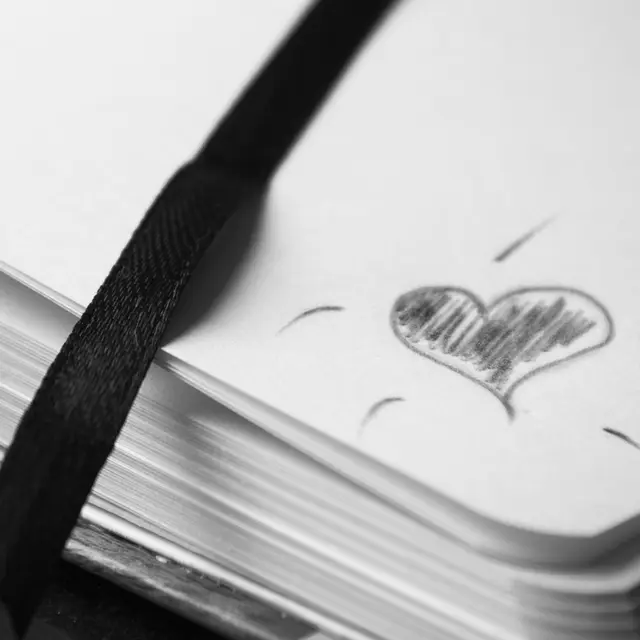 notebook-2247351_1280