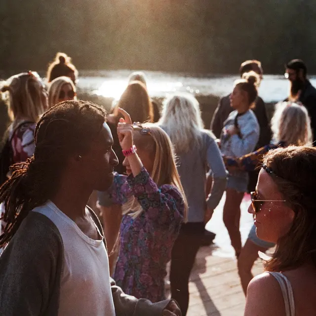 people-2589091_1280