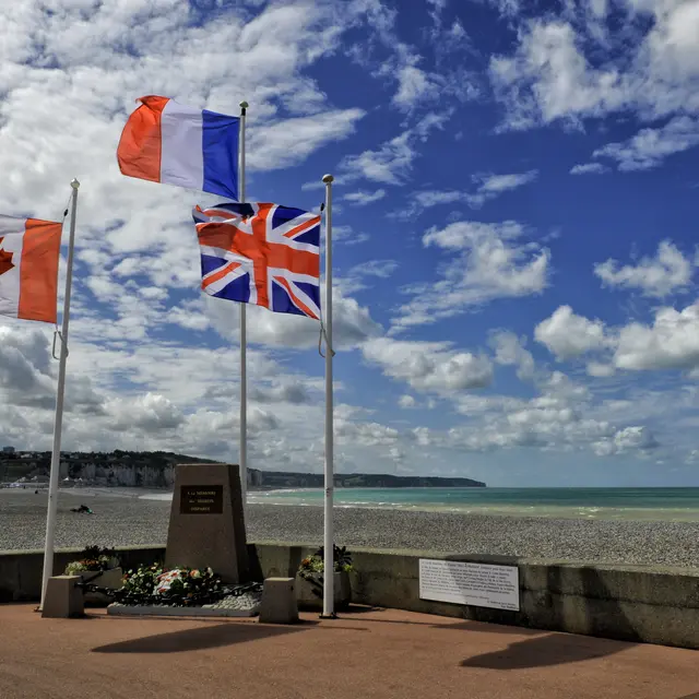 Stèle plage 19 août 1942