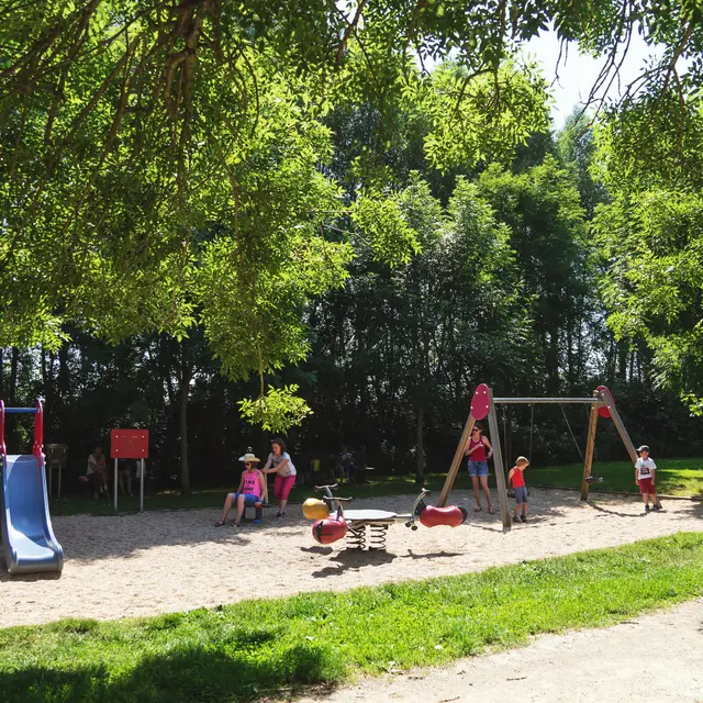 2007-06-14 aire de jeux_la côte_cordemais_©PUK (39)