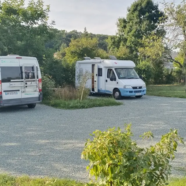 Aire de stationnement camping car_Vouvray sur Loir