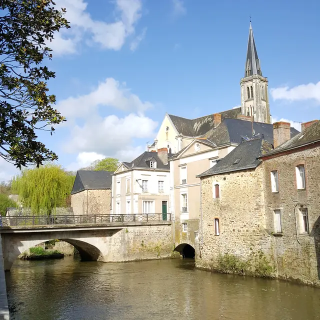 Vue depuis le vieux pont sur l'Oudon
