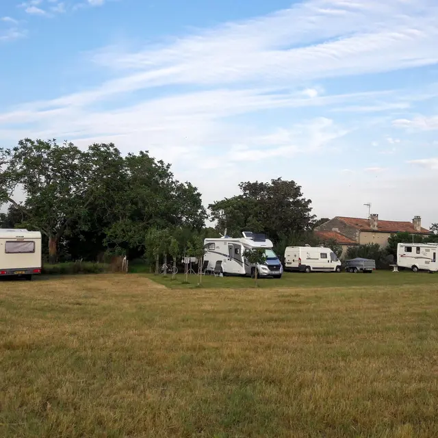 Aire-de-stationnement-camping-car-Les-prairies-de-Pacouinay-oulmes-marais-poitevin-85-accam-e231762b9e624aacb9c53eee0ffde3be
