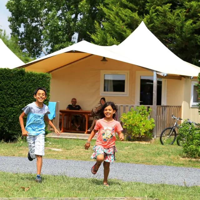 Chalet-Camping-LaBelleAnse-LaTranchesurMer (1)-w1200-h1200