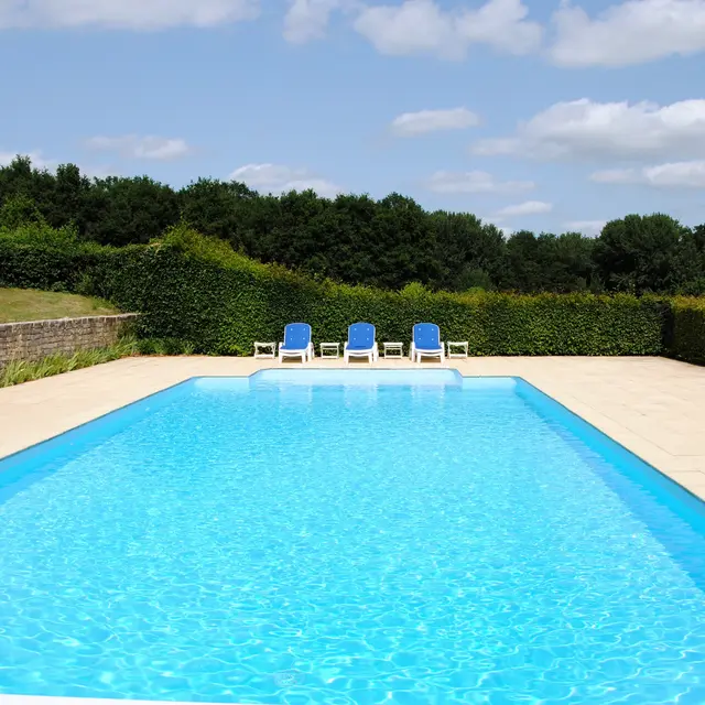 Gîte la Ravaloire_Bazouge cré sur Loir_piscine