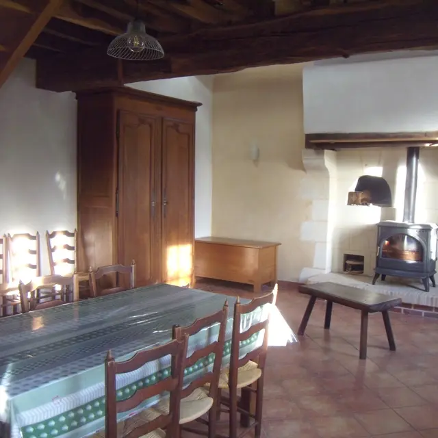 salle commune avec poële