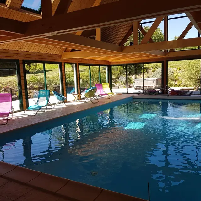 Piscine intérieure chauffée_La Chartre sur le Loir