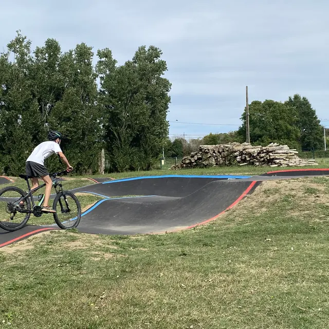 Pump track