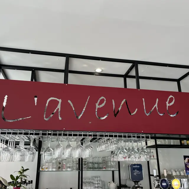 L'Avenue