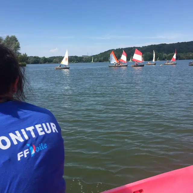 Moniteur-Centre-nautique-Marcon