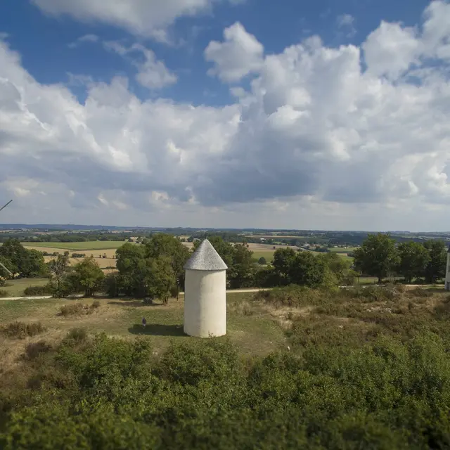 Vue-aerienne-Colline-des-moulins--Mehdi-Media-pour-Sud-Vendee-Tourisme-2015WEB-2