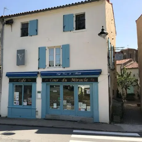 café cour du miracle vouvant