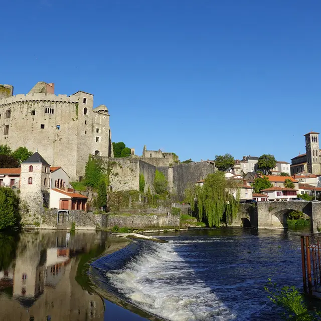 Vue generale de la ville depuis la passerelle de l'Hotel Villa Saint Antoine