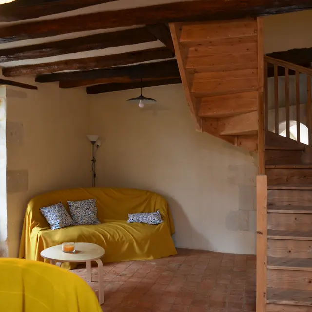 gite-maine-et-loire-anjou-le-viei-bauge-49-salon-4