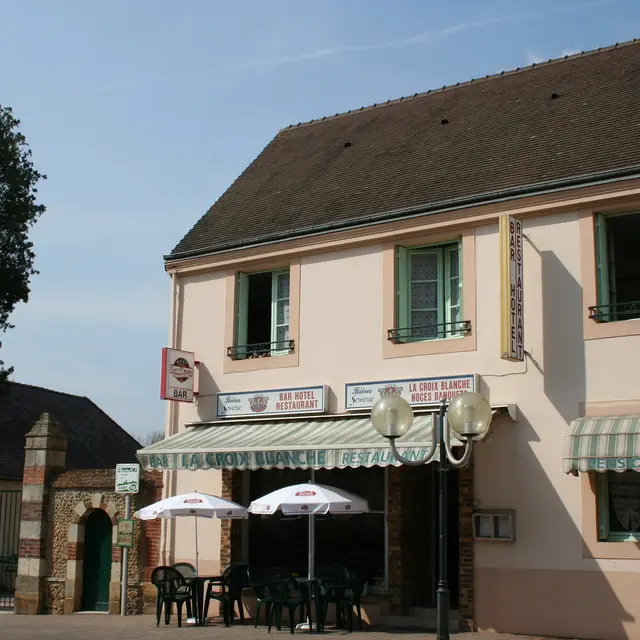 hotel-la-croix-blanche-le-luart-2-2