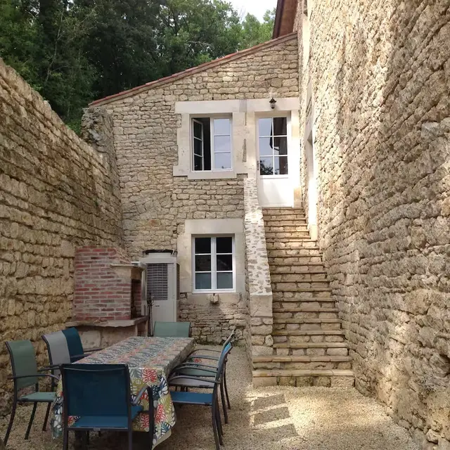 le-loft-et-ses-chambres-gite-meuble-fontenay-le-comte-85-2