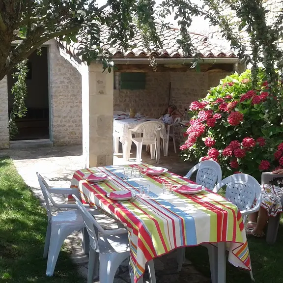 meublé-maison-maelys-maillé-85-jardin