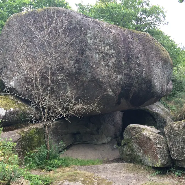 Abri de la Roche aux Fées