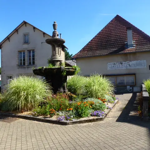 Sentier entre architecture et nature_1