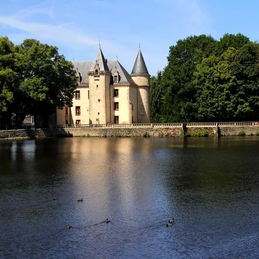Château et son étang_1