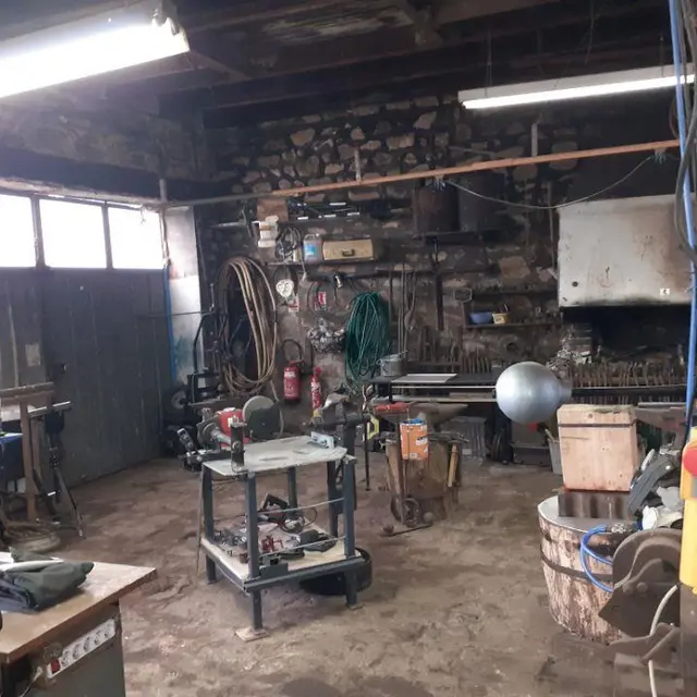 Vue pertielle de l'atelier avec foyer_1