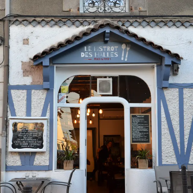 Le Bistrot des Halles, où la fraîcheur locale rencontre la cuisine raffinée.