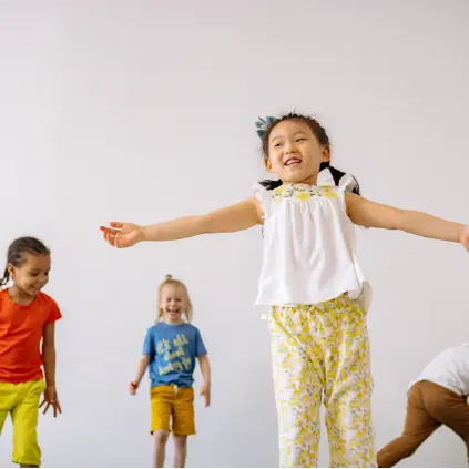 Danse joyeuse enfants