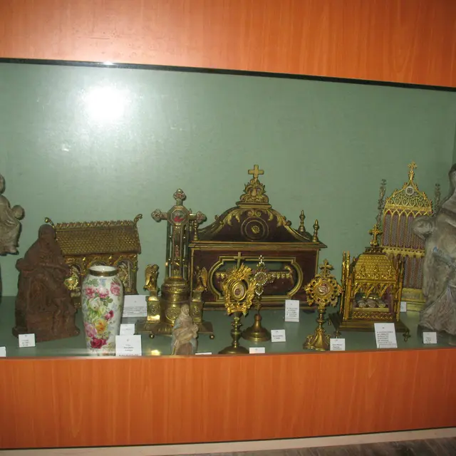 Vitrine objets cultuels