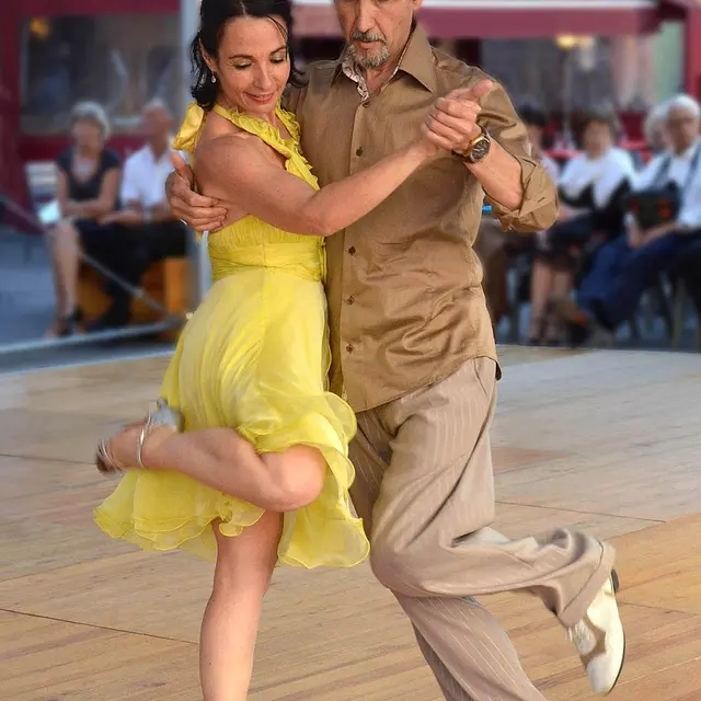 dance-661553_1280