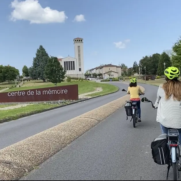 Oradour-sur-glane_vélo_centre_de_la_mémoire