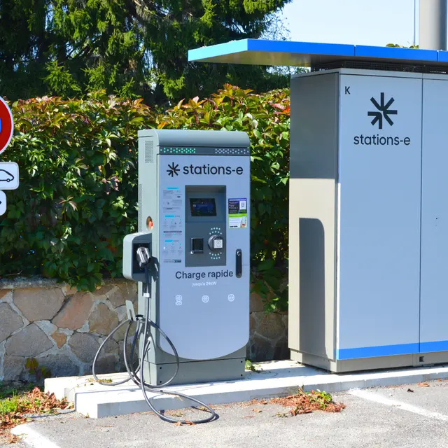 Borne de recharge pour véhicules électriques - Saint-Hilaire-les-Places